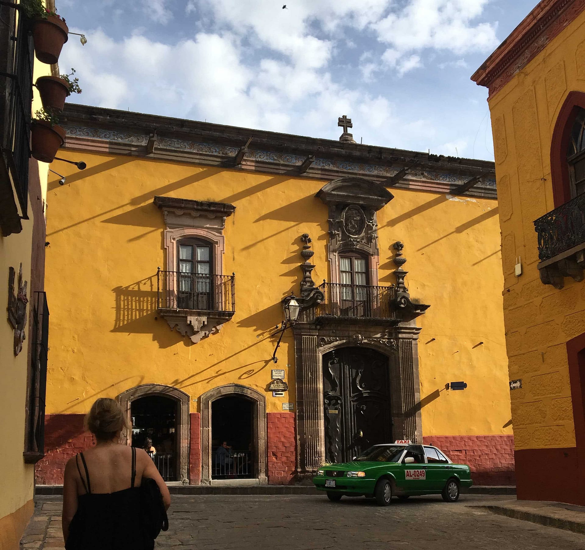Lovely-Yellow-Building-Colonial-Architecture-San-Miguel-Mexico